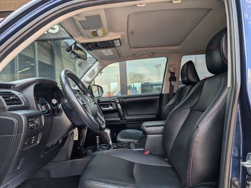 Used 2018 Toyota 4Runner TRD Off-Road Premium image 12