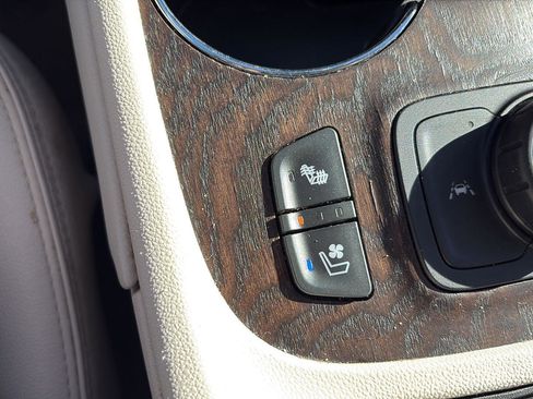 Used 2020 GMC Acadia Denali w/ Trailering Package image 28