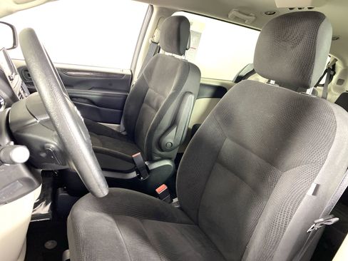 Used 2019 Dodge Grand Caravan SE w/ UConnect Hands-Free Group FWD image 15