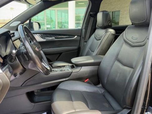 Used 2023 Cadillac XT6 Premium Luxury w/ LPO, Floor Liner Package AWD/4WD image 10
