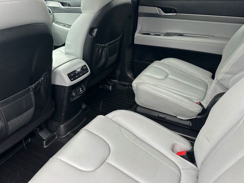 Used 2022 Hyundai Palisade SEL w/ Premium Package image 4