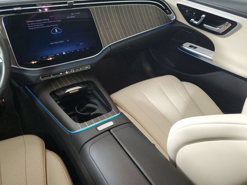 Used 2025 Mercedes-Benz E 350 4MATIC Sedan image 17