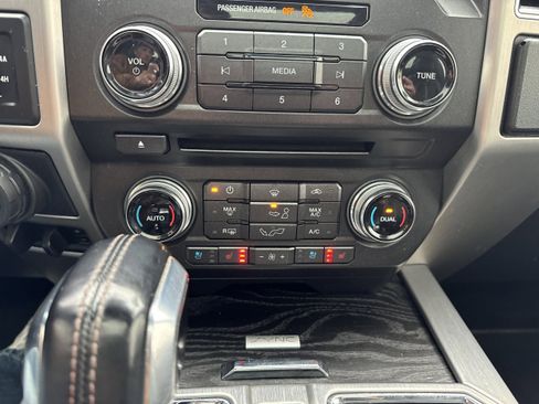 Used 2018 Ford F150 Platinum w/ Equipment Group 701A Luxury image 21