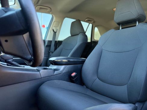 Used 2019 Toyota RAV4 LE image 12