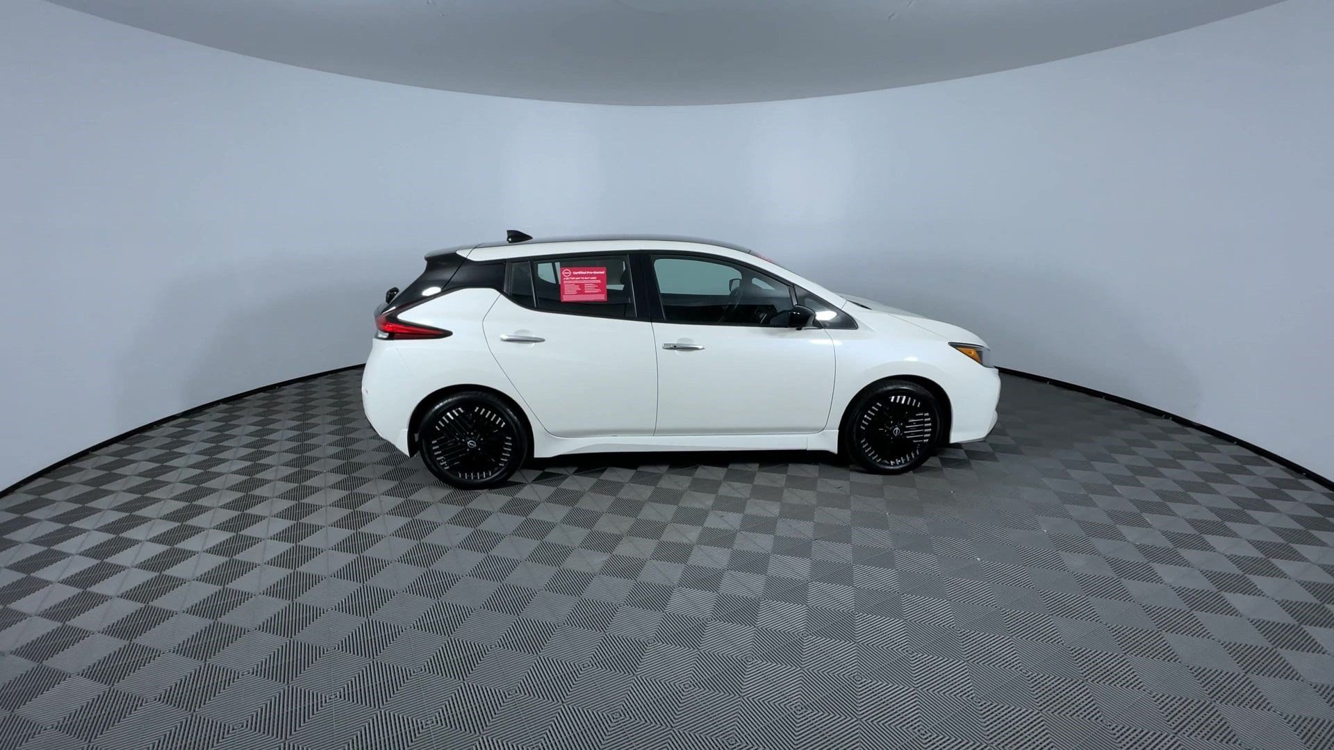 Certified 2025 Nissan Leaf SV Plus FWD image 9