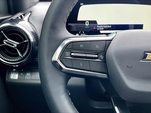 Used 2025 Chevrolet Equinox LT image 23