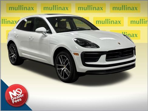 Used 2024 Porsche Macan image 1