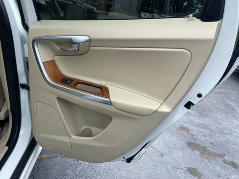 Used 2015 Volvo XC60 T5 Platinum FWD image 26