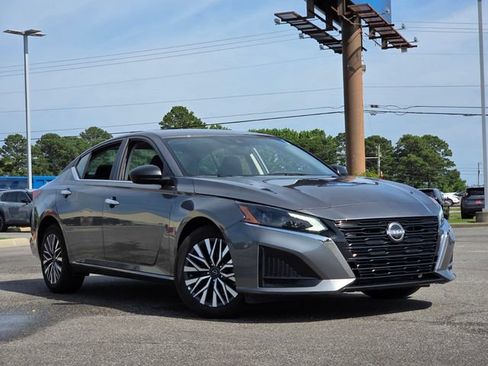 Used 2025 Nissan Altima 2.5 SV FWD image 20