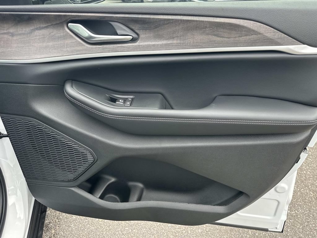 New 2026 Jeep Grand Cherokee L 4WD image 13