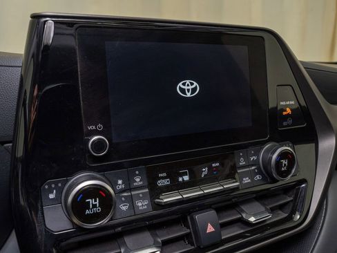 Used 2024 Toyota Highlander XLE image 15