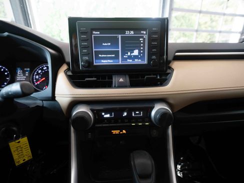 Used 2019 Toyota RAV4 LE w/ All Weather Liner Package AWD/4WD image 17