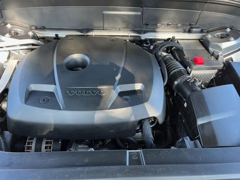 Used 2018 Volvo XC90 T6 Momentum w/ Convenience Package image 9