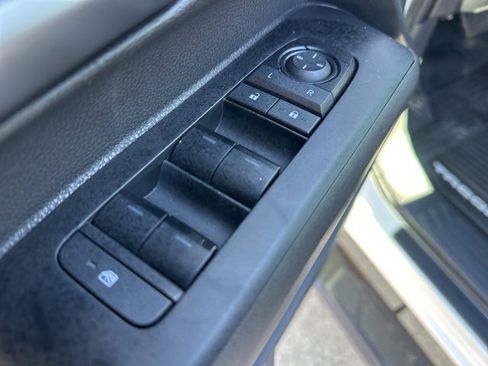 Certified 2025 Toyota Tacoma TRD Off-Road image 9