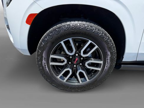 Used 2023 GMC Yukon AT4 w/ AT4 Premium Plus Package AWD/4WD image 9
