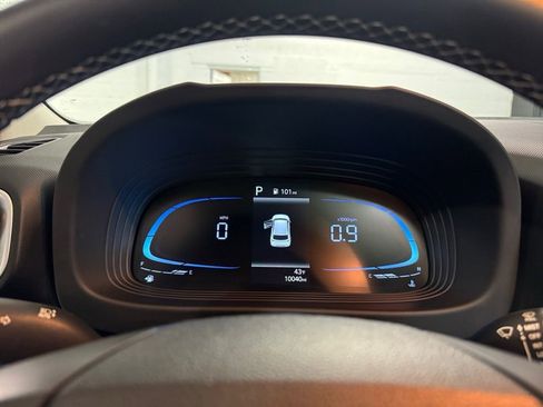 Used 2023 Hyundai Venue SEL image 18