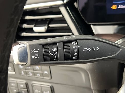 Used 2025 Chevrolet Suburban Z71 AWD/4WD image 59