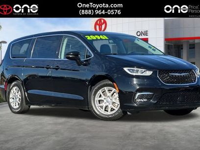 Used 2024 Chrysler Pacifica Touring-L