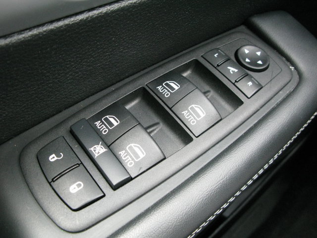 Used 2025 Chrysler Pacifica Limited FWD image 18