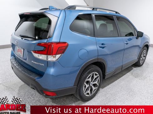 Used 2019 Subaru Forester Premium AWD/4WD image 5