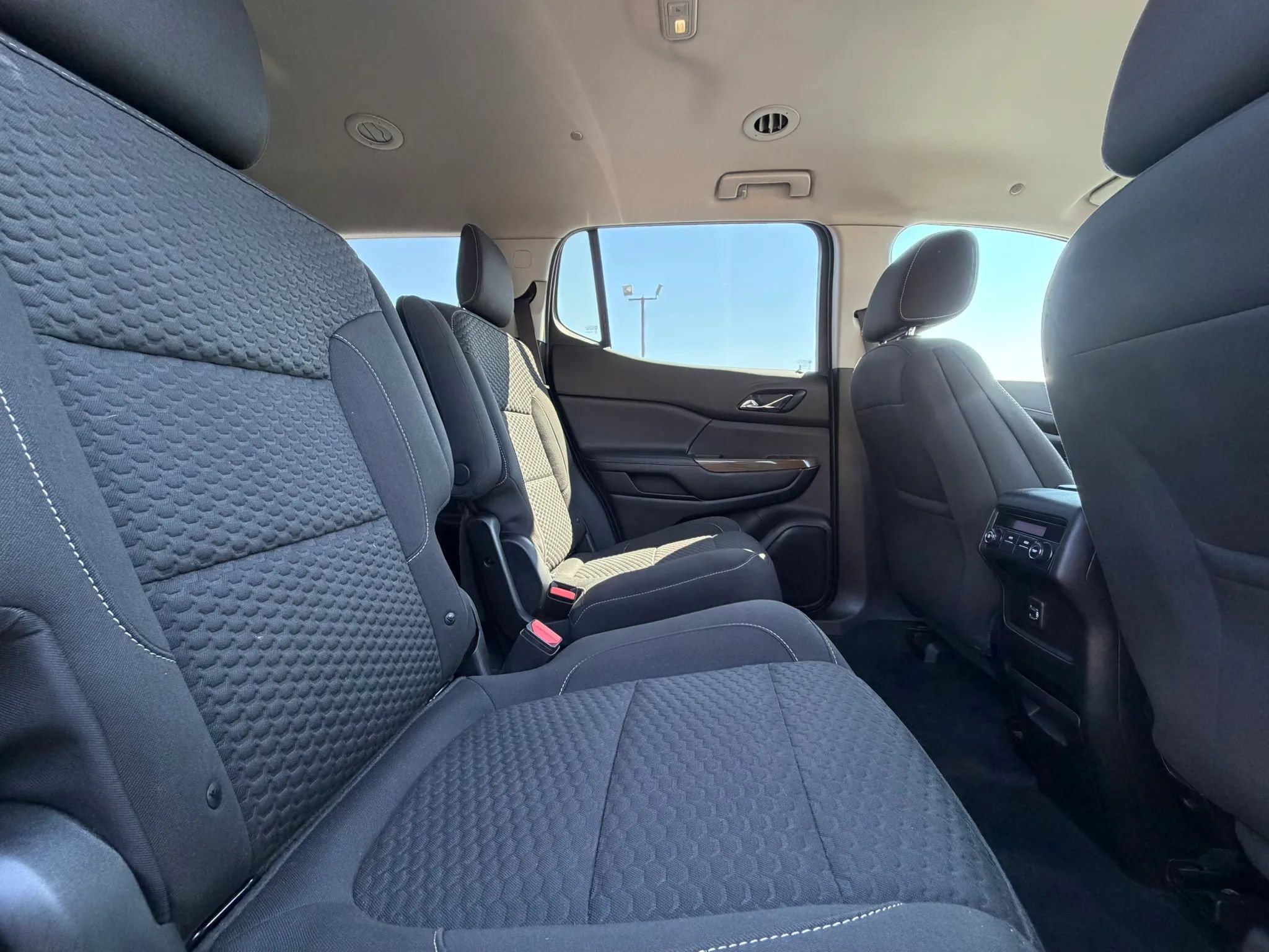 Used 2019 GMC Acadia SLE FWD image 32