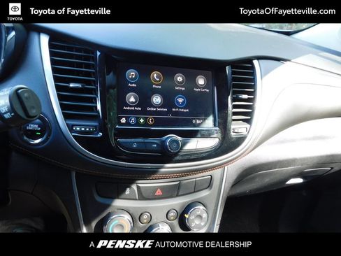 Used 2018 Chevrolet Trax LT w/ LT Convenience Package AWD/4WD image 4