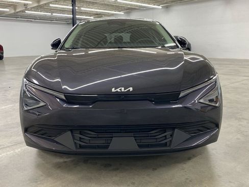 Used 2025 Kia EV6 Light w/ Light LR Technology Package RWD image 3