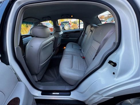 Used 2001 Lincoln Town Car Executive image 18