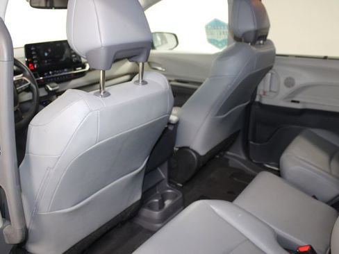 Used 2024 Toyota Sienna XLE image 26