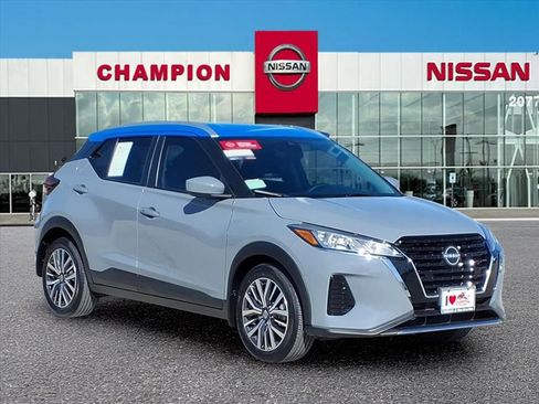 Used 2024 Nissan Kicks SV image 1