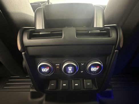 Used 2020 Land Rover Defender 110 SE AWD/4WD image 29