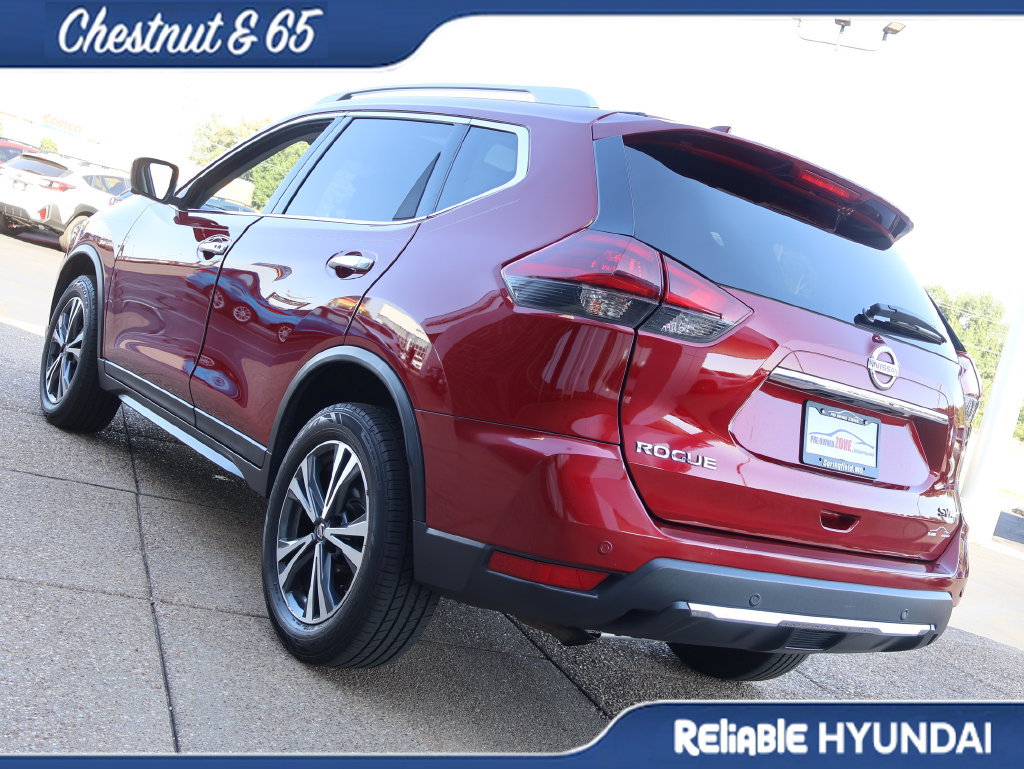 Used 2019 Nissan Rogue SV w/ Sun & Sound Touring Package AWD/4WD image 4
