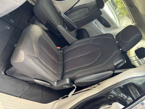 Used 2024 Chrysler Voyager LX FWD image 39