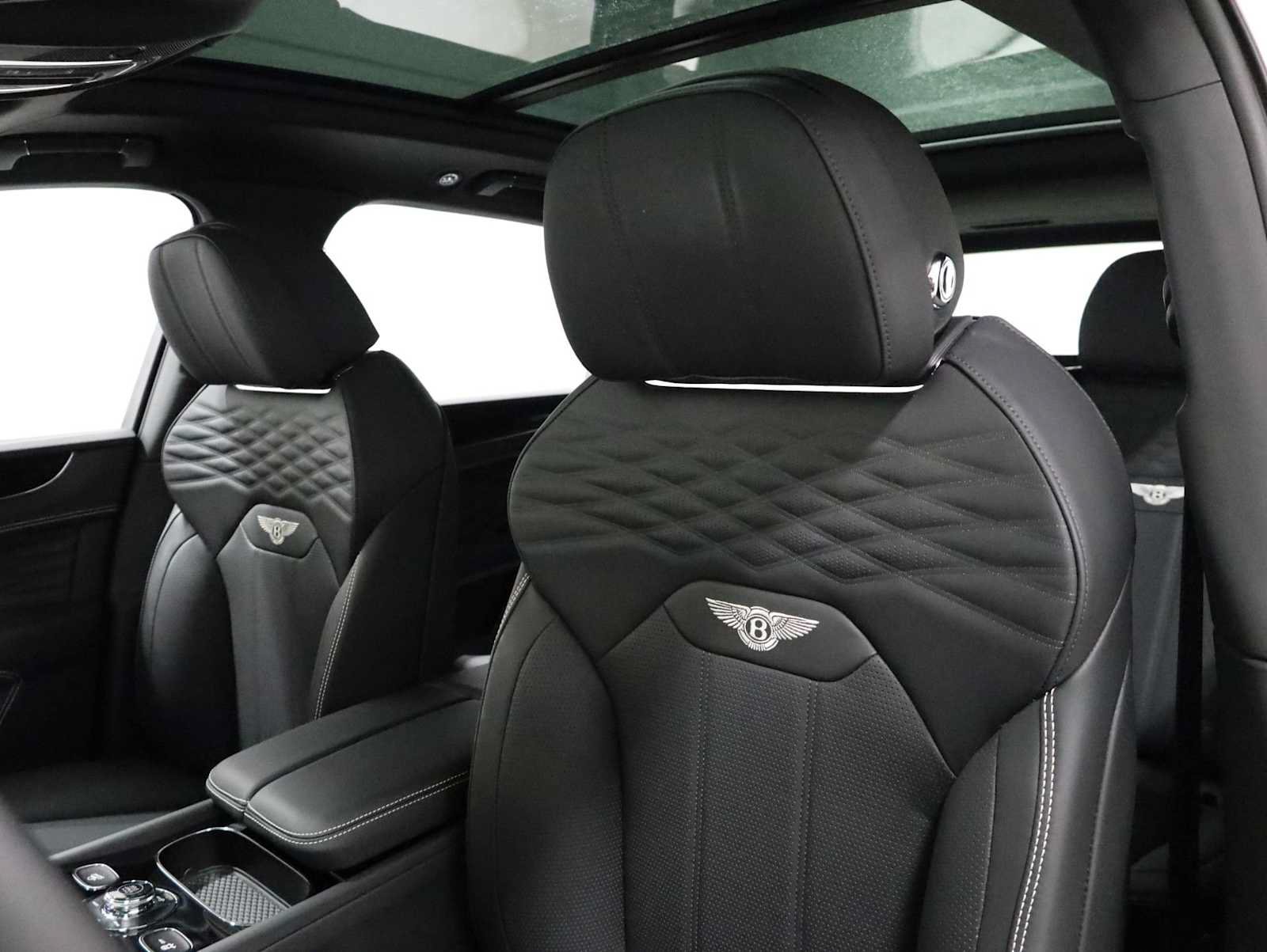 Used 2024 Bentley Bentayga AWD/4WD image 18