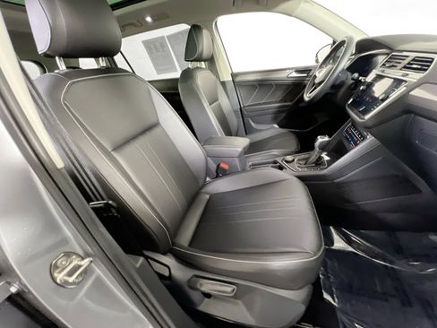 Used 2022 Volkswagen Tiguan SE AWD/4WD image 27