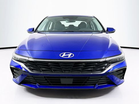 Used 2025 Hyundai Elantra Limited FWD image 5