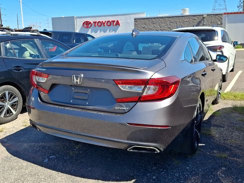 Used 2018 Honda Accord Sport image 4