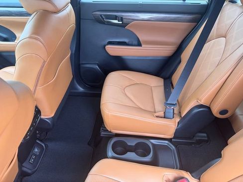 New 2026 Toyota Highlander Platinum AWD/4WD image 21