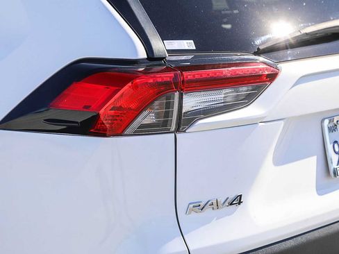 Certified 2020 Toyota RAV4 XLE AWD/4WD image 9
