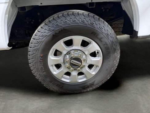 Used 2024 Ford F250 XLT w/ FX4 Off-Road Package image 16