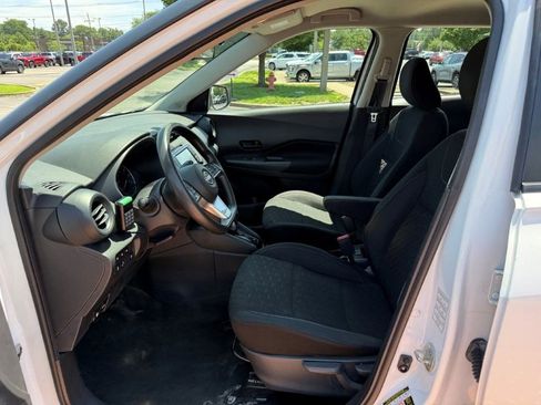 Used 2022 Nissan Kicks S FWD image 12