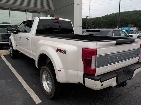 Used 2019 Ford F450 Platinum w/ Platinum Ultimate Package AWD/4WD image 4