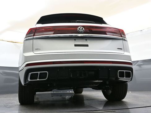 Used 2025 Volkswagen Atlas Cross Sport SEL Premium R-Line image 32