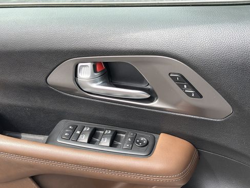 Used 2019 Chrysler Pacifica Limited FWD image 30