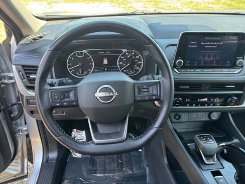 Used 2025 Nissan Rogue SV image 30