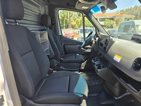 Used 2025 Mercedes-Benz Sprinter 2500 image 11