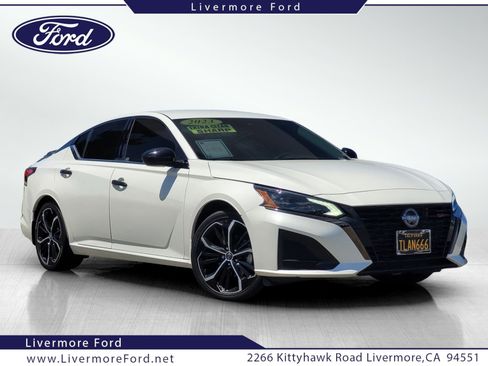 Used 2023 Nissan Altima 2.5 SR image 1