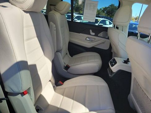 Used 2022 Mercedes-Benz GLS 450 4MATIC image 10