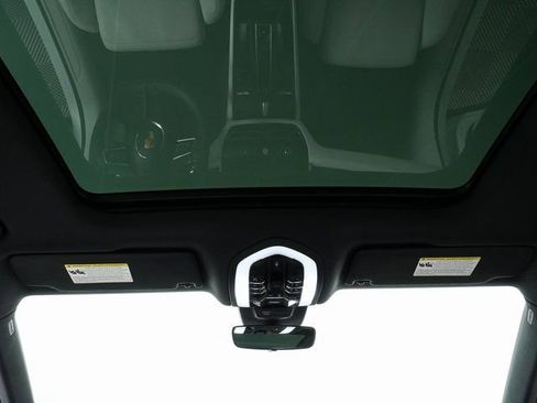 Certified 2024 Porsche Macan image 21