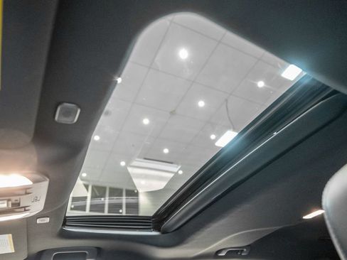 Used 2023 Toyota Highlander XSE image 22